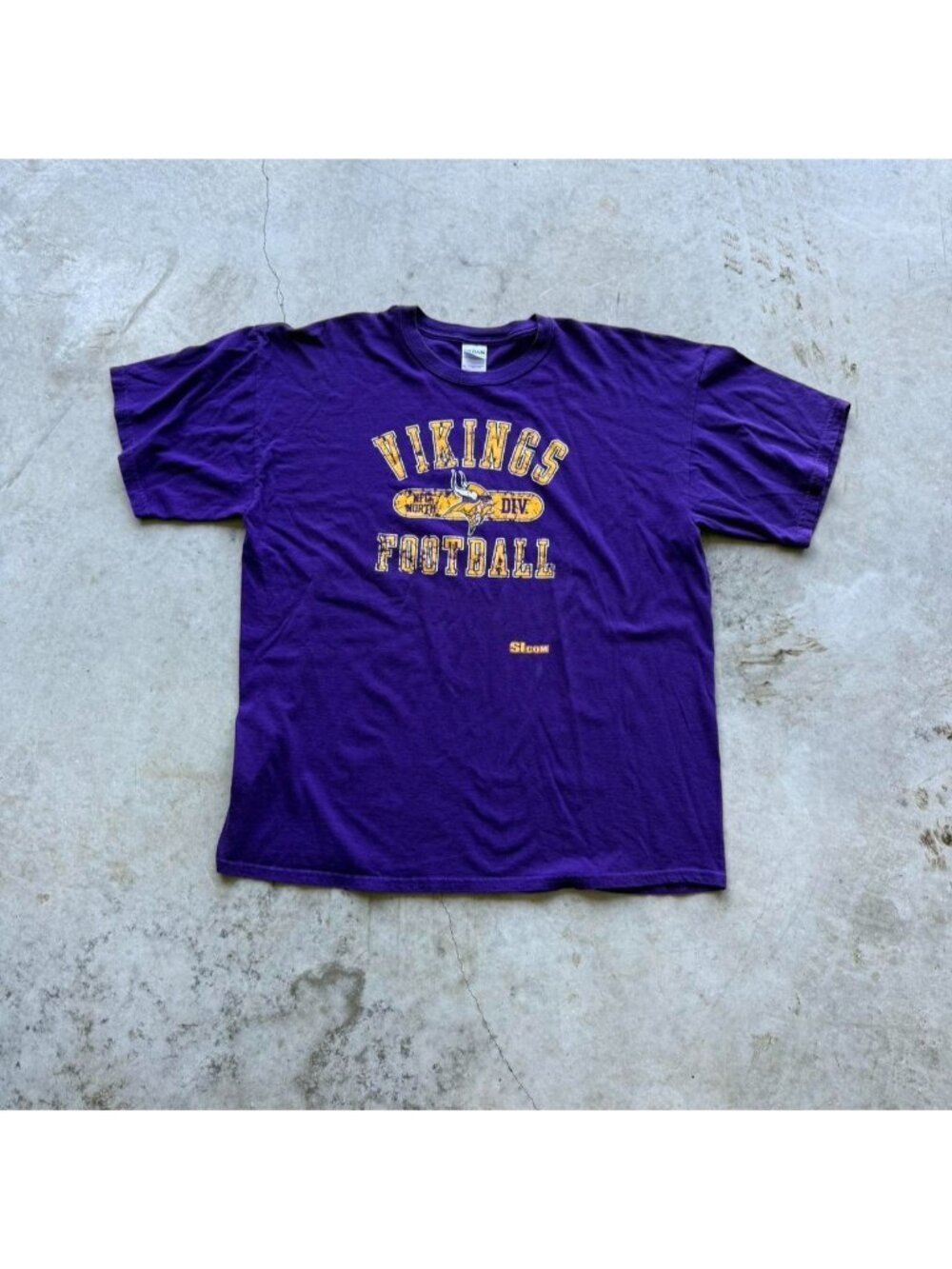 Vintage Y2K 2000s distressed graphic purple and yellow